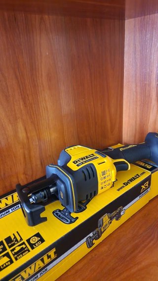 Sierra Sable DeWalt 18V Brushless DCS369N