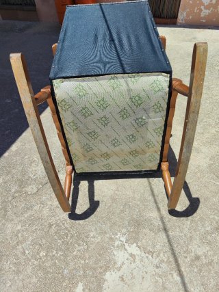 Mecedora o sillón de madera y tela