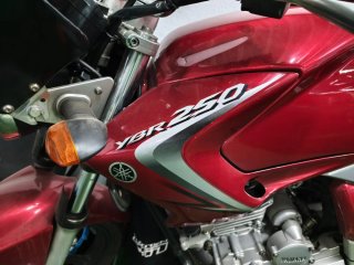 Yamaha YBR 250 Roja y Plateada