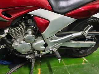 Yamaha YBR 250 Roja y Plateada