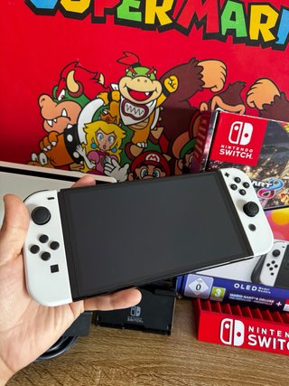 Nintendo Switch OLED 2024 COMO NUEVA aun plasticos
