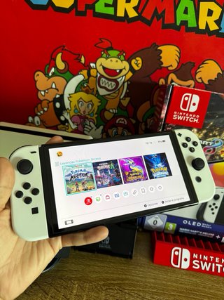 Nintendo Switch OLED 2024 COMO NUEVA aun plasticos