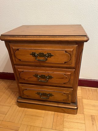 Mesita de noche clásica madera maciza