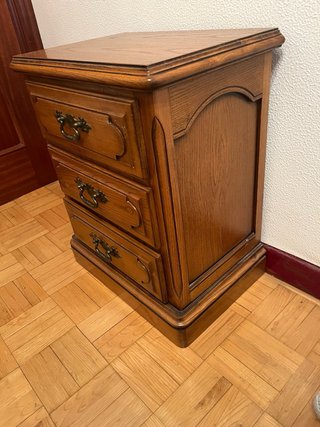 Mesita de noche clásica madera maciza