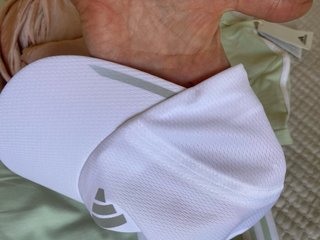 Gorro Adidas Blanco .