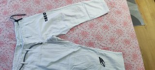 2 kimonos Jiu Jitsu tatami y momaii