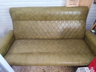 Sofá Vintage Verde Capitoné Piel.