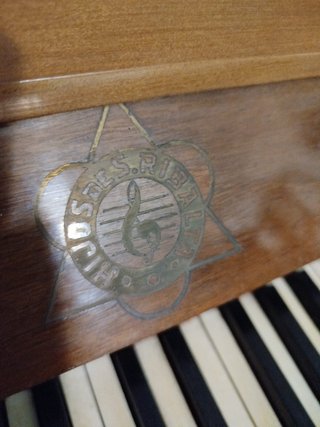 Piano Hijos de Ribalta 7 octavas