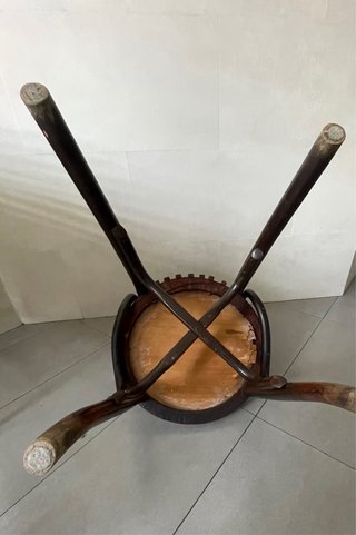 Silla de madera estilo clásico