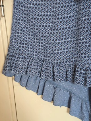 Mono corto azul estampado con cinturón