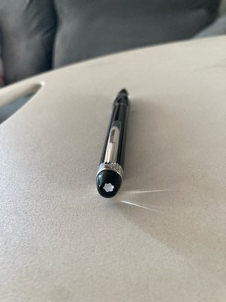 Bolígrafo Montblanc prácticamente nuevo