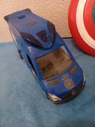 Lote Juguetes: Coche Policía y Escudo Capitán Amér