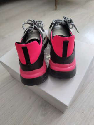 Deportivas mujer negras y rosas