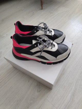 Deportivas mujer negras y rosas