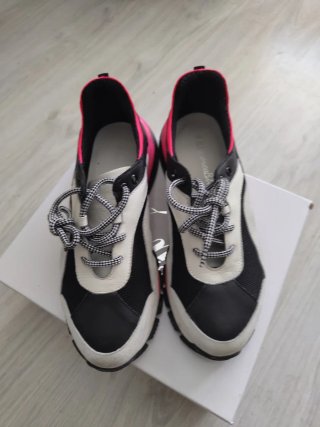Deportivas mujer negras y rosas