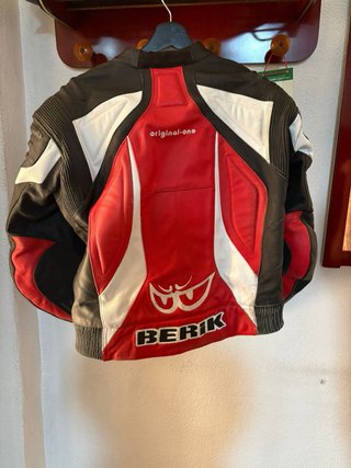 Mono de moto Berik Rojo/Negro/Blanco talla XL