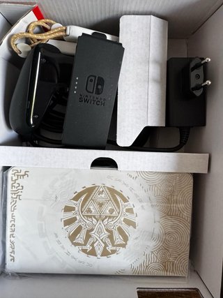 Nintendo Switch OLED Zelda Tears Kingdom COLECCIÓN