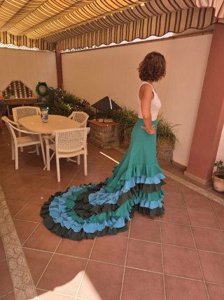 Bata de cola flamenca verde y turquesa