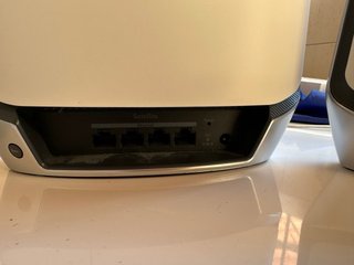 Orbi RBK853 AX6000: 1 Router + 2 Satélites