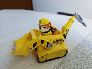 Rubble con su vehículo excavadora Patrulla canina