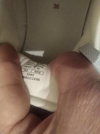 Zapatillas Zara plateadas y blancas