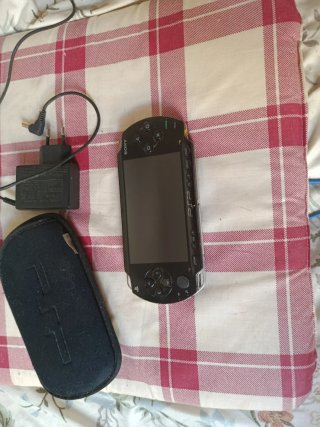 Sony PSP Negra con funda y cargador