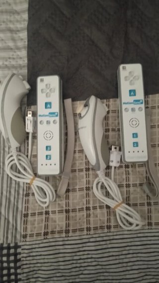 2 Mandos Wii Motion Plus + 2 Nunchuk