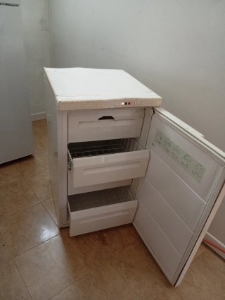 Congelador pequeño blanco