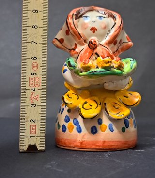 Ceramica Caltagirone donna con cannoli campanella