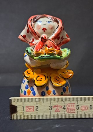 Ceramica Caltagirone donna con cannoli campanella