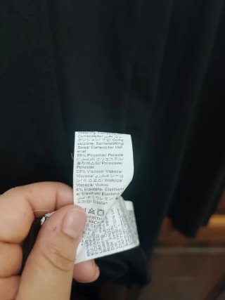 Vestito nero SHEIN con scollo a V e laccetti