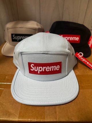 Gorras Supreme: Azul, Azul Marino y Beige