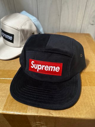 Gorras Supreme: Azul, Azul Marino y Beige
