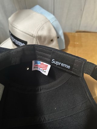 Gorras Supreme: Azul, Azul Marino y Beige