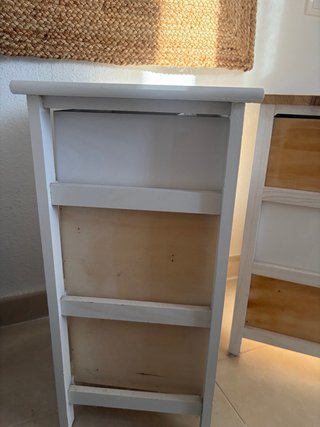 Mesitas de noche de madera y yute