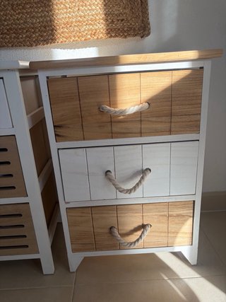 Mesitas de noche de madera y yute