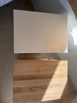 Mesitas de noche de madera y yute