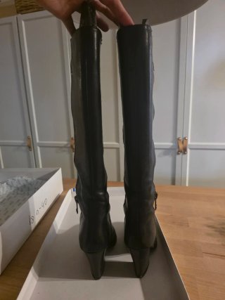 Botas Guess altas negras muy bonitas