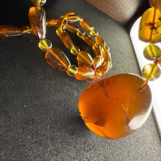 Collar de ámbar con colgante