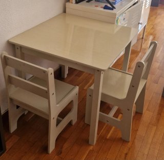 Mesa y 2 Sillas Infantiles