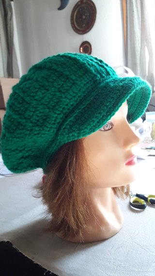 Boina C/Visera Tejida a Crochet