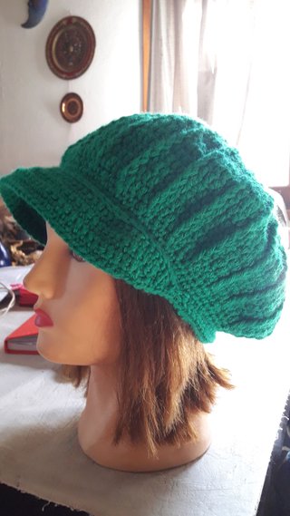 Boina C/Visera Tejida a Crochet
