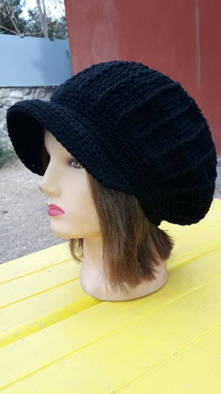 Boina C/Visera Tejida a Crochet