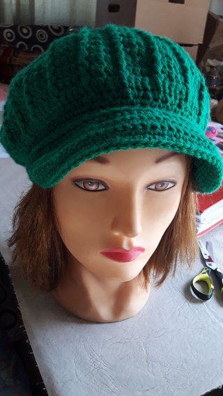 Boina C/Visera Tejida a Crochet