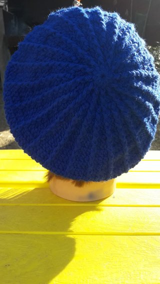 Boina C/Visera Tejida a Crochet