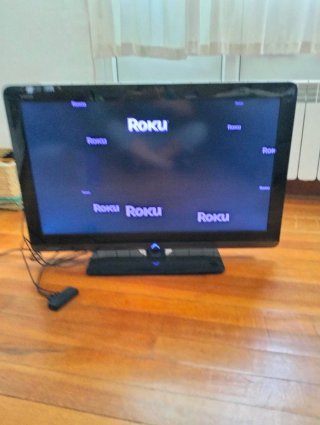 TV Sharp Aquos + Roku Premiere 4K HDR