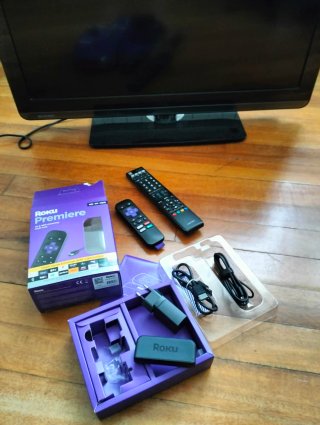 TV Sharp Aquos + Roku Premiere 4K HDR