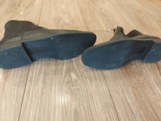 Botines negros con cremallera
