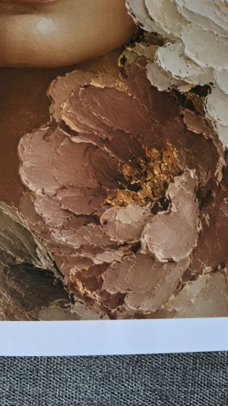 Poster Donna Fiori Beige Rosa su Carta Rigida A3