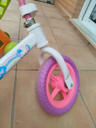 Bicicleta de aprendizaje y carrito de compras